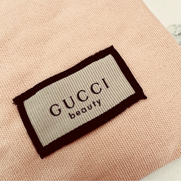 GUCCI Bloom Quilted Sleep Mask - Picture 7 of 8